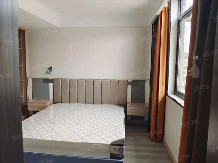 阳泉新村边 1室1厅1卫 1800元月 精装修 可以短租。